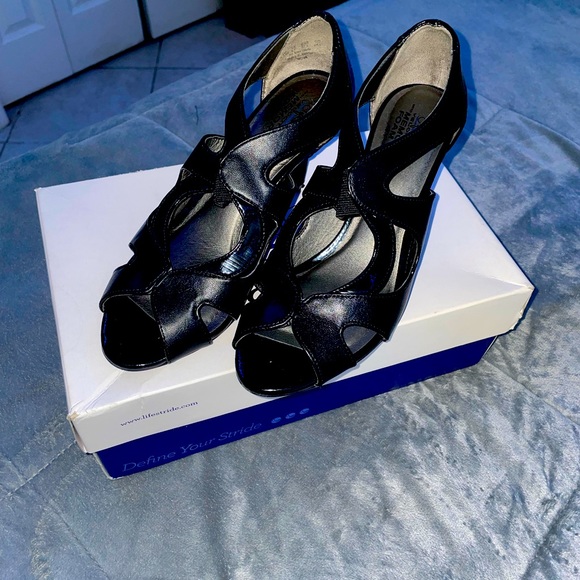 LifeStride Velocity with Memory Foam Size 7 1/2 Women - Picture 1 of 5